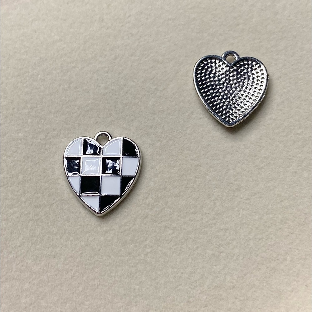 Checkerboard Charm - Picture 2 of 3